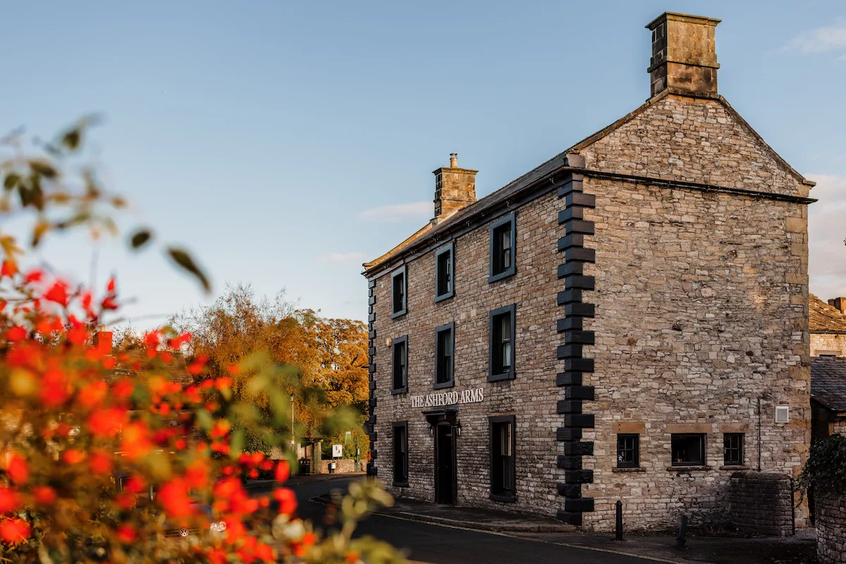 An exterior picture of the Ashford Arms