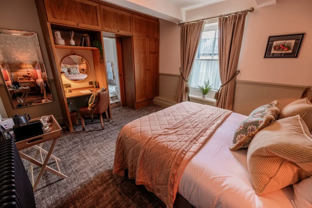 Bedroom-hotel-Ashford-Arms A double bedroom at The Ashford Arms.